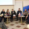 Uczestnicy międzynarodowej debaty „Handel tanią siłą roboczą – analiza zjawiska (wybrane przykłady)” : (od lewej) ppłk Vitali Onoprichuk KWP w Kijowie – Zastępca Naczelnika Wydziału dw. z Handlem Ludźmi (Ukraina) płk. mgr. Bc. Radim Wita – Zastępca Dyrektora Regionalnej Dyrekcji Policji Kraju Morawsko-Śląskiego ds. kryminalnych i śledczych (Czechy), Irena de Ruig – Funkcjonariusz policji jednostki Oost-Nederland (Holandia), komisarz Paweł Warchoł – specjalista Wydziału Prewencji Komendy Wojewódzkiej Policji w Katowicach, prof. zw. dr hab. Jacek Wódz –Wyższa Szkoła Biznesu w Dąbrowie Górniczej